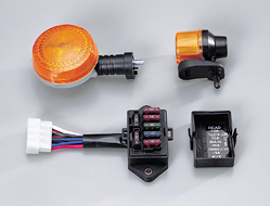 Turn signal lamps （above） / Fuse box （below）